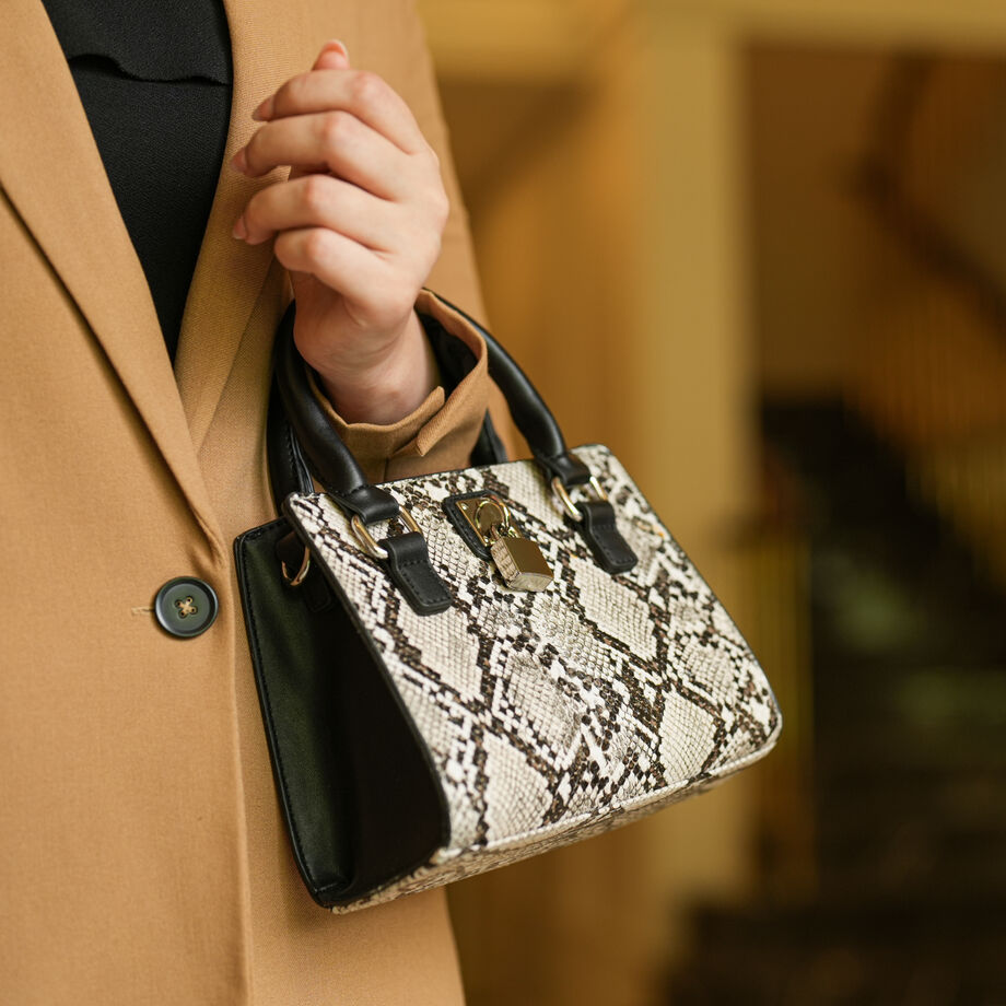 NOR-81274E-3_S شنطة بابيون اسود نقش ثعبان