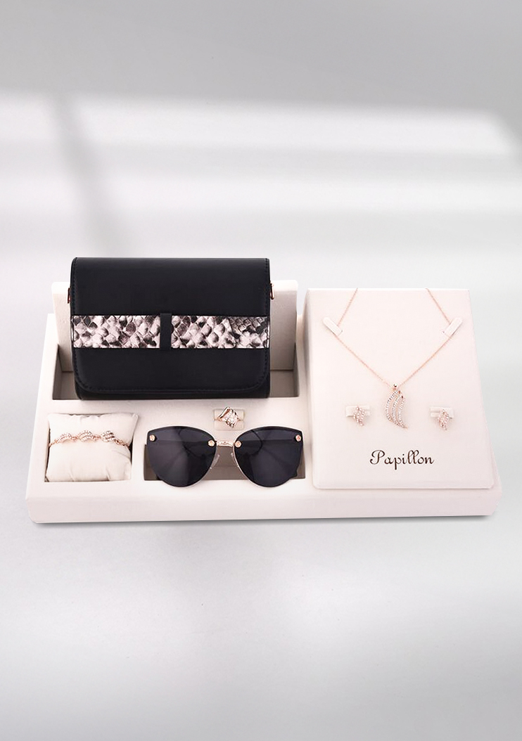 accessorite_posters (1).png